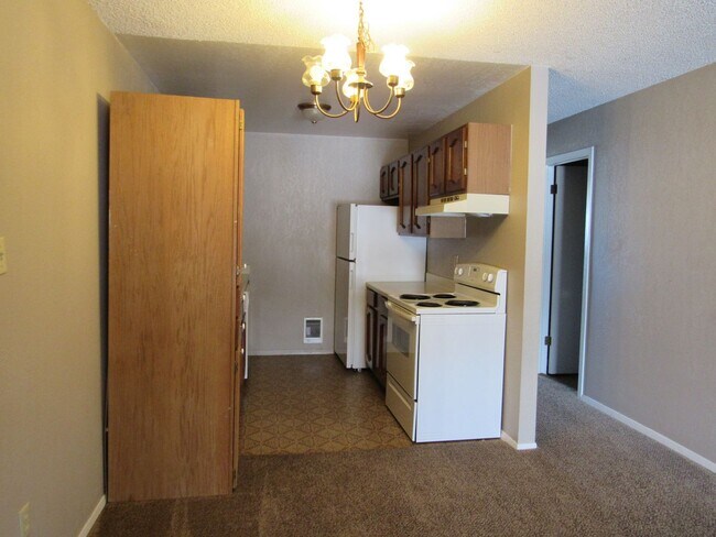 Building Photo - Ground Level One Bedroom