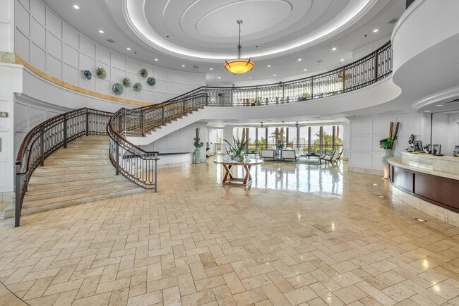 Building Photo - 801 E Beach Dr