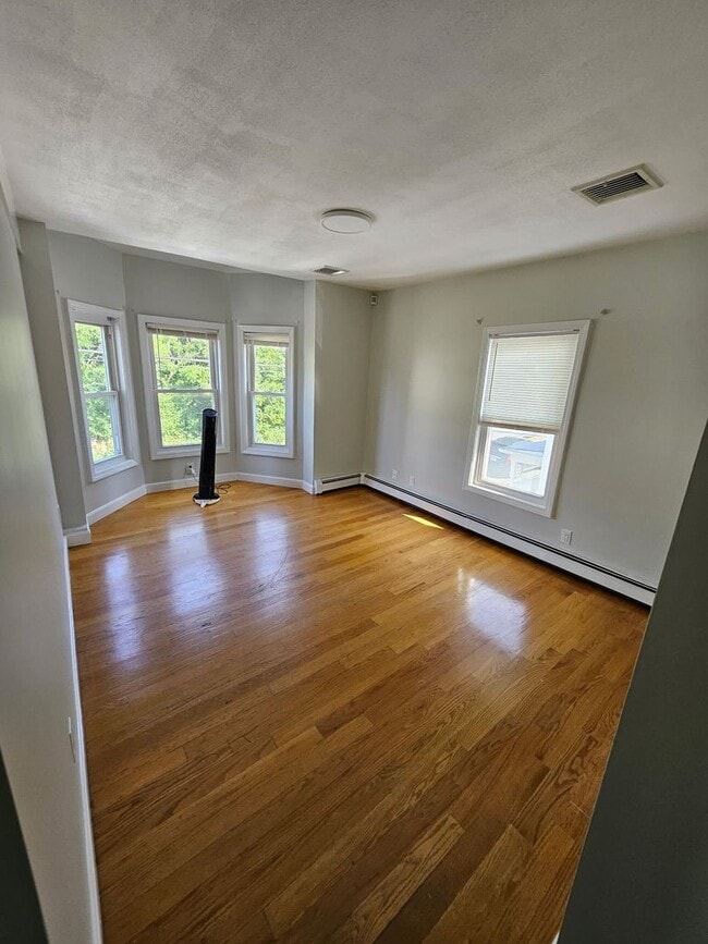Building Photo - Beautiful two-story, four-bedroom unit!