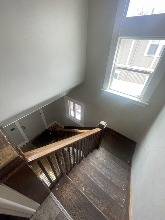 Building Photo - 1859 10th Ave