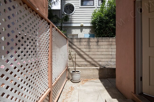 Building Photo - Bankers Hill 1BR, Nestled Between Balboa P...
