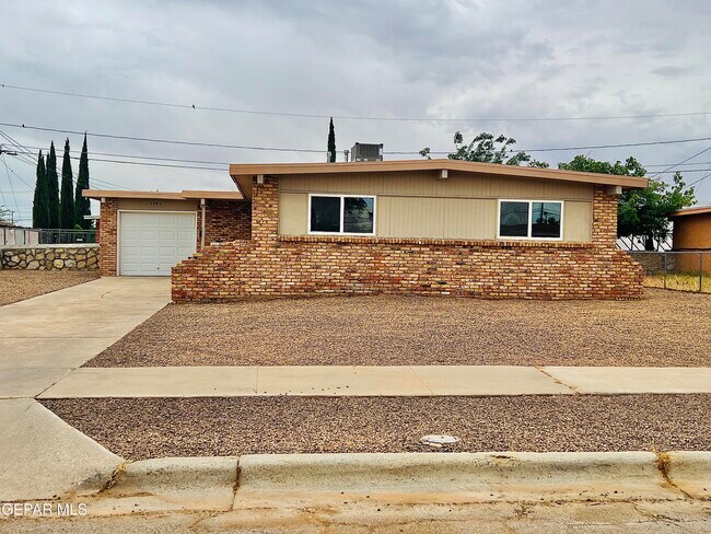 Building Photo - 5945 Tautoga Dr