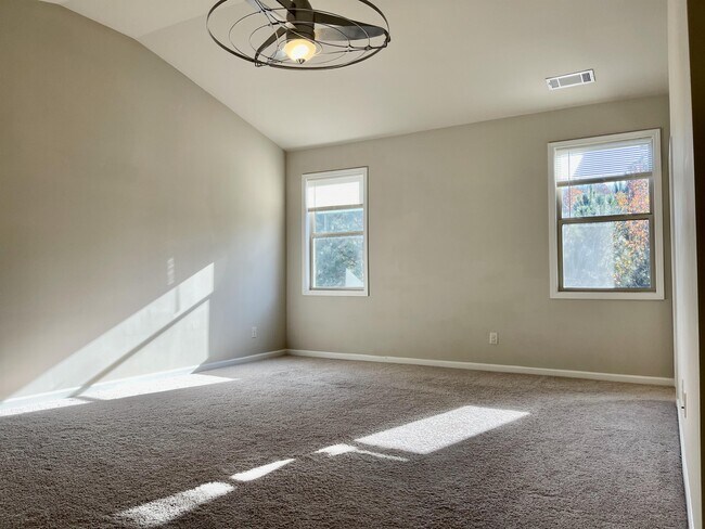 Building Photo - 7260 Silk Tree Pointe