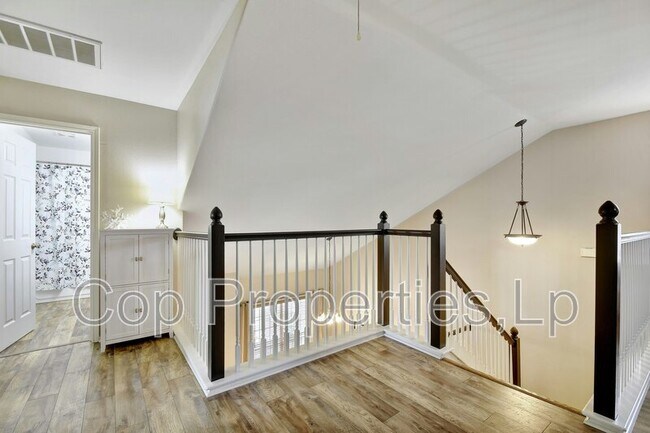 Building Photo - 2818 Crusader Bend