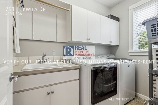 Building Photo - 791 Tukwila Dr