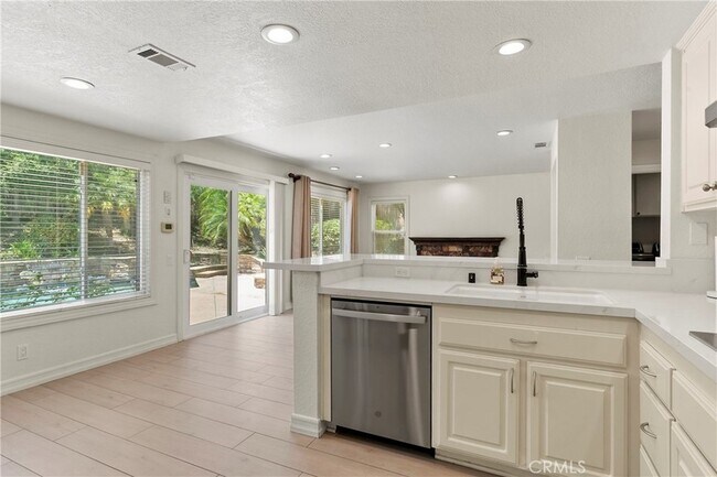 Building Photo - 28501 El Sur