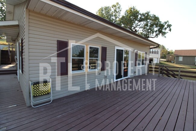 Building Photo - Charming 2 Bedroom Home - Minutes from the...