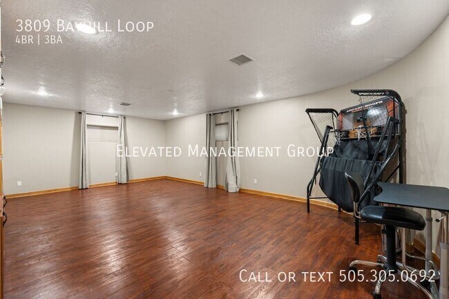 Building Photo - 3809 Bay Hill Loop SE