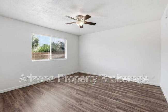 Building Photo - 3433 E Enid Ave