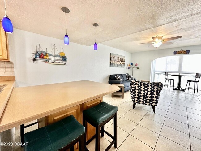 Building Photo - 4590 S Atlantic Ave