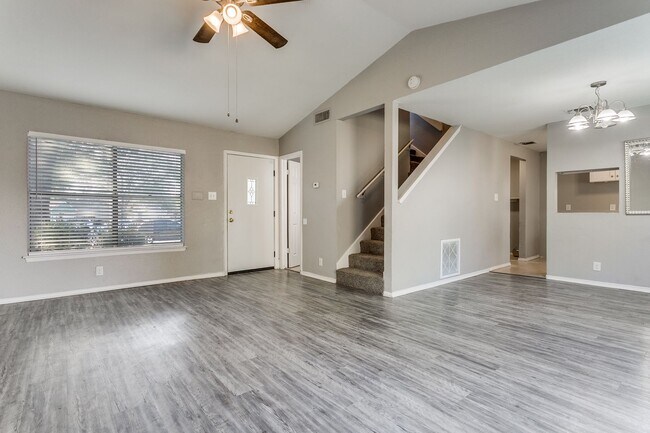 Building Photo - 4-BEDROOM ON CUL DE SAC IN SUNRISE