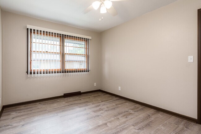 Building Photo - 3220 Darwood Dr