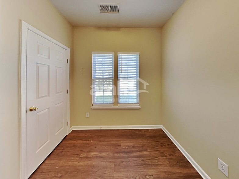 Building Photo - 116 Brewster Ct