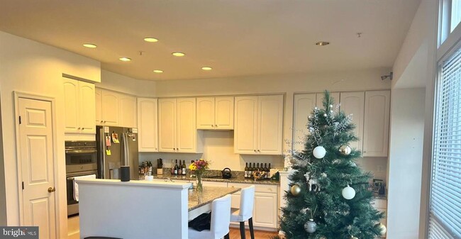 Building Photo - 8502 Harvest Oak Dr