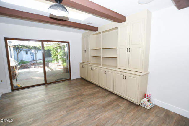 Building Photo - 545 N Avocado Pl