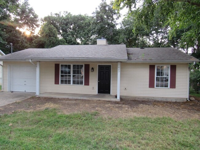 Building Photo - 1531 Cherokee Rd