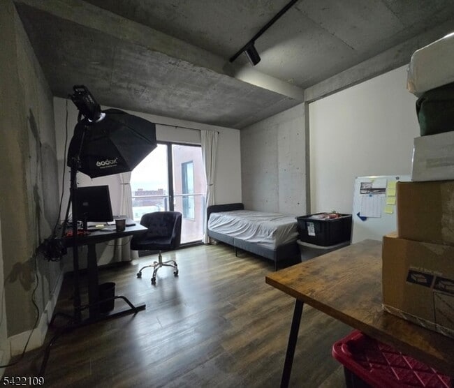 Building Photo - 58-60 Elm Street Unit 504