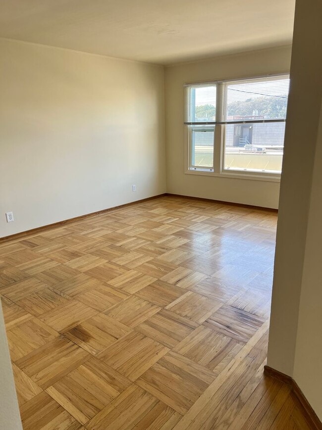 Building Photo - 37