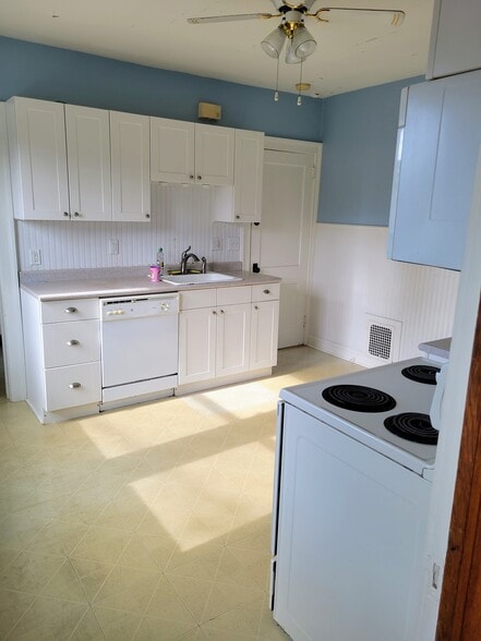 Kitchen from Diningroom - 63 Durkin St
