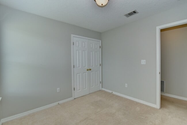 Building Photo - 15065 Warren Dr