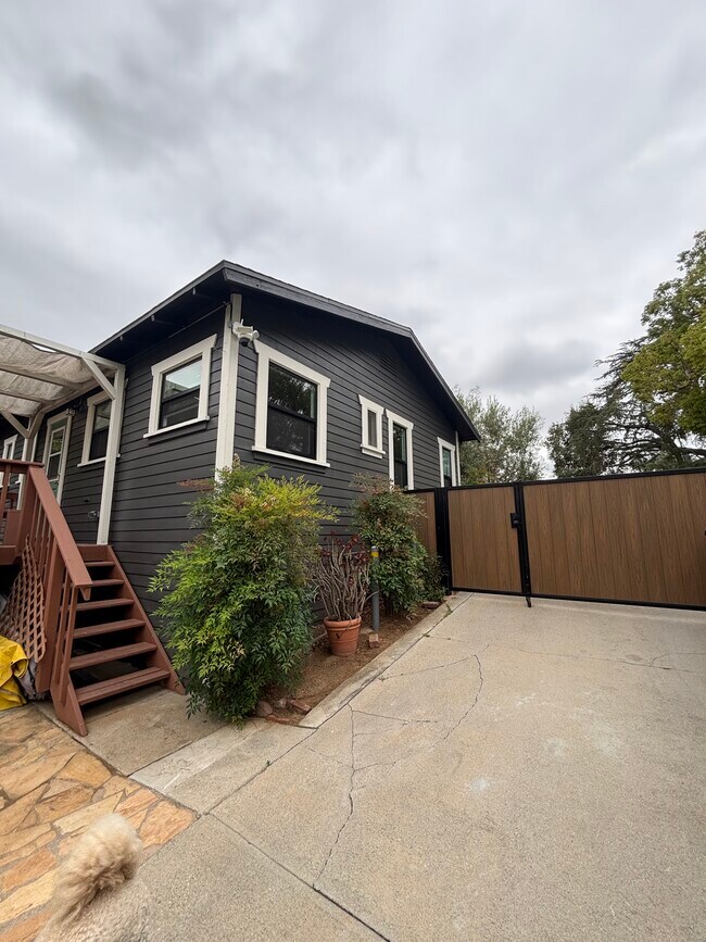 Building Photo - 4988 Mt Royal Dr