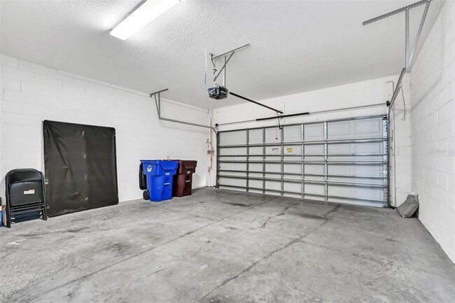 Building Photo - 2471 Seven Oaks Dr