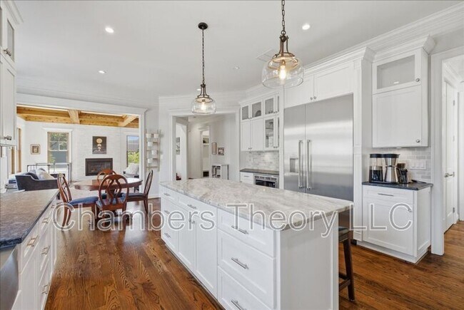 Building Photo - 7010 Girard St
