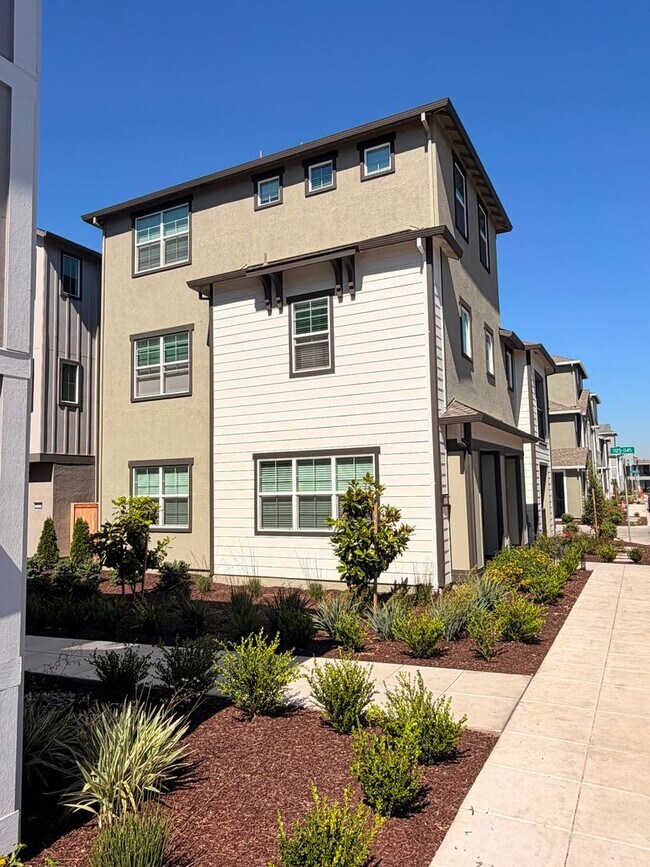 Building Photo - 1125 Bellawood Dr