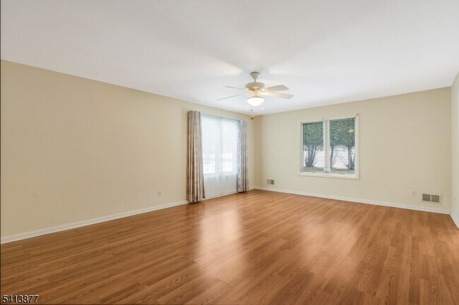 Building Photo - 10 N Rd