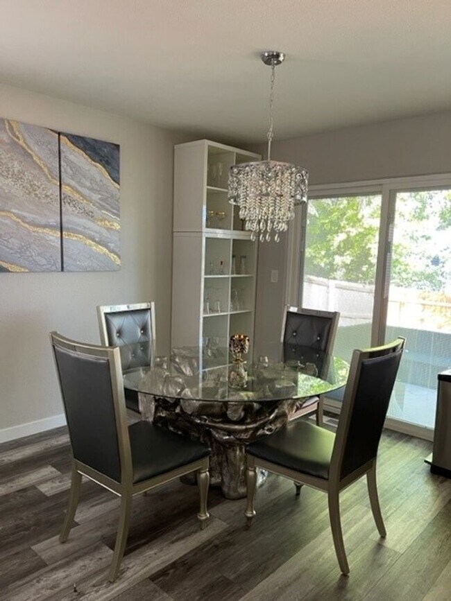 Building Photo - Stunning Greenwood Village Remodel!