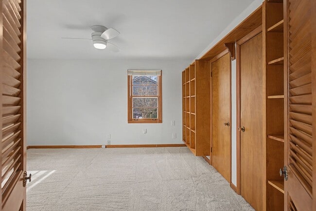 Building Photo - Mid Century Modern in Donelson with 4 bed 2bath, pet friendly, 2 car garage, and potential music ...