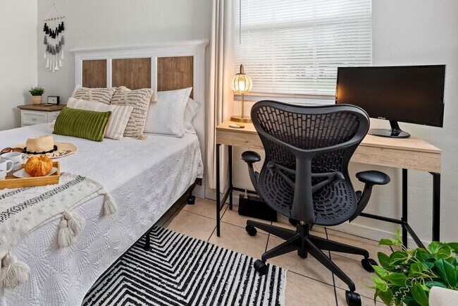 Building Photo - 6 Palmetto Dr