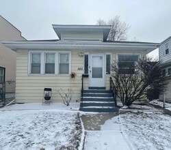Building Photo - Beautiful 3 Bedroom house for Rent in Calumet City, IL AVAILABLE NOW!!
