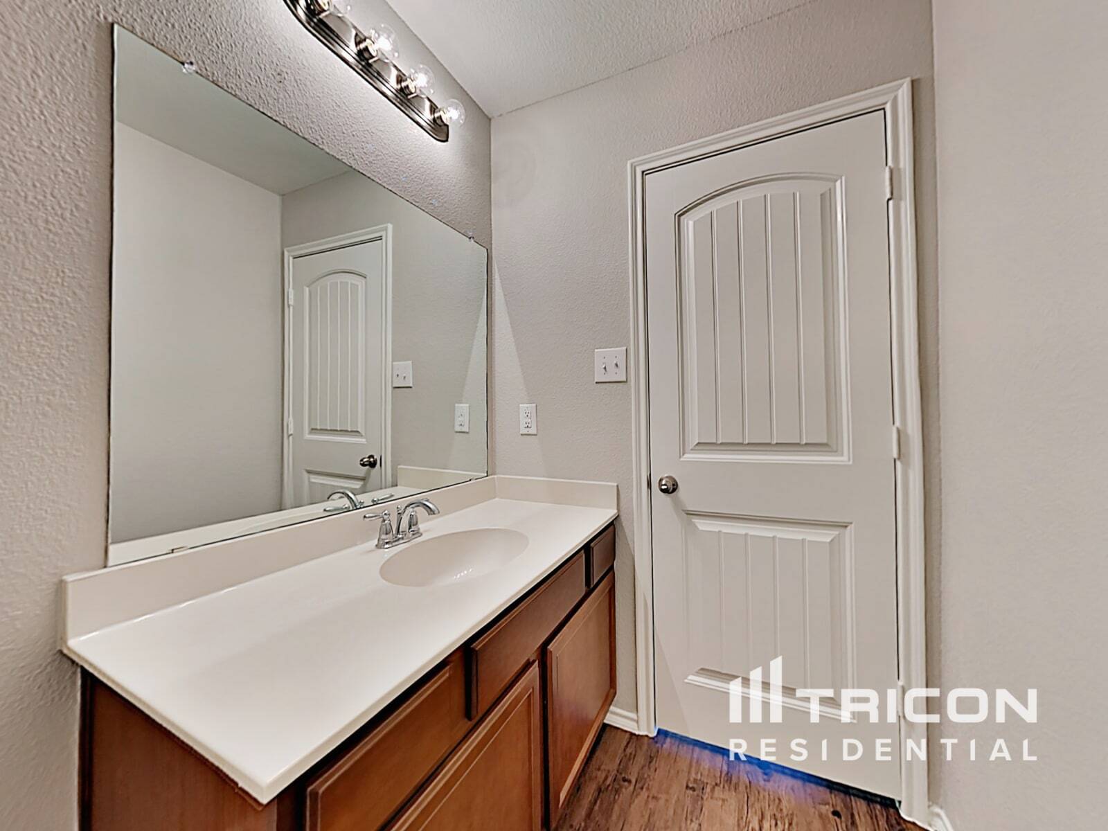 Building Photo - 3025 Iris Dr