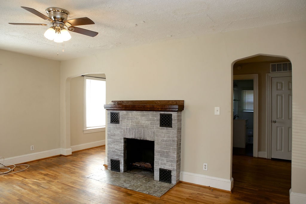 Building Photo - 2214 Walker Ave