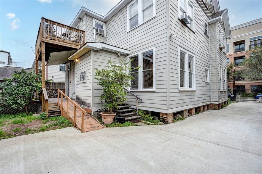 Back entrance - 306 Dennis St