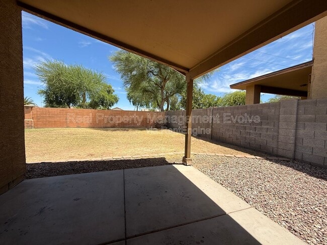 Building Photo - 2340 E Derringer Way
