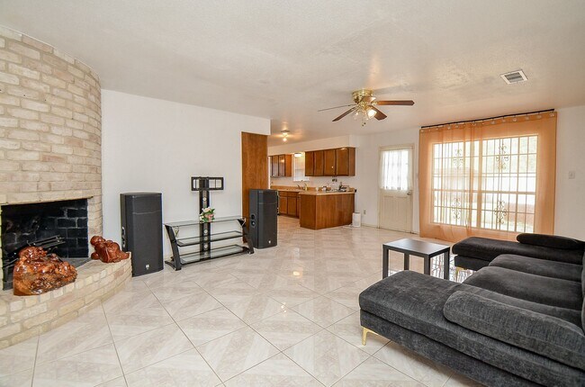 Building Photo - 1506 Wilshire Park Dr