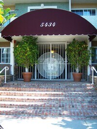 Building Photo - 1 Bed + 1 Bath + LARGE PRIVATE PATIO!