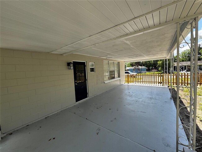 Building Photo - 1610 Crest Ave