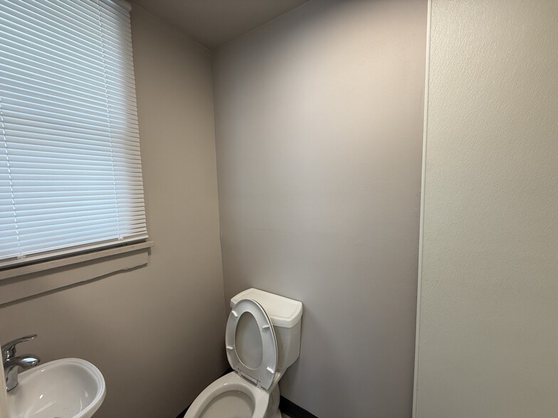 Building Photo - 5 6th Ave N