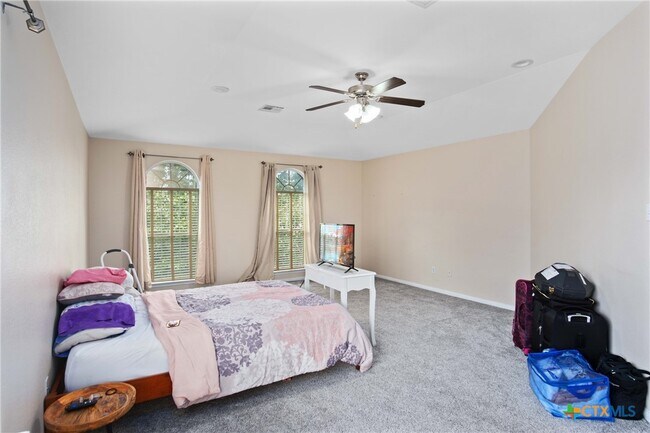 Building Photo - 504 Lakota Ln