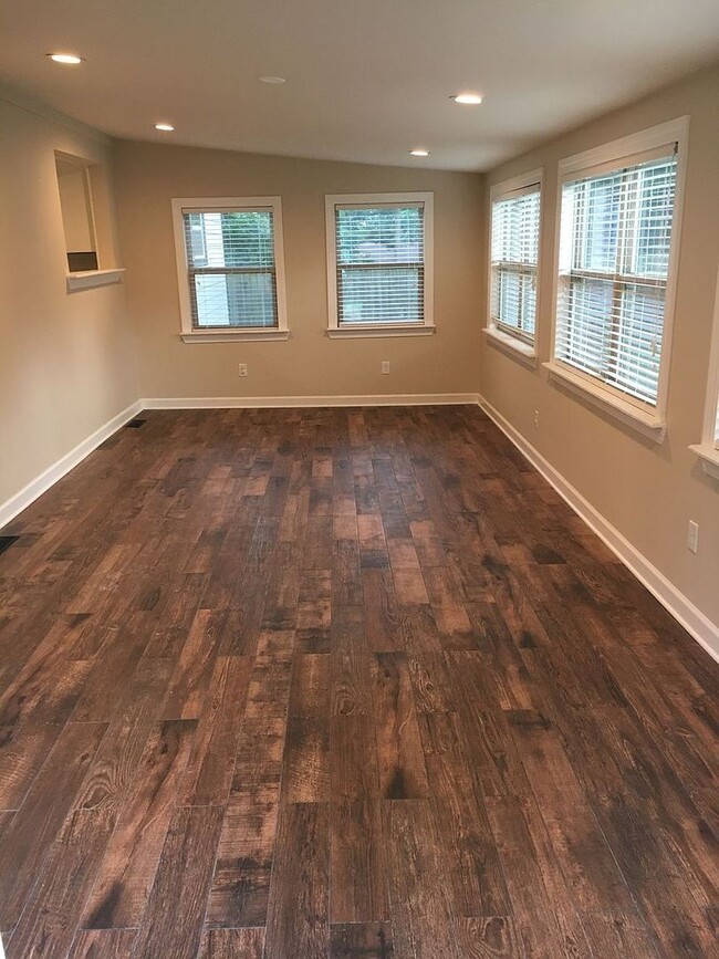 Building Photo - Charming Updated Mid-Century in Fayettevil...