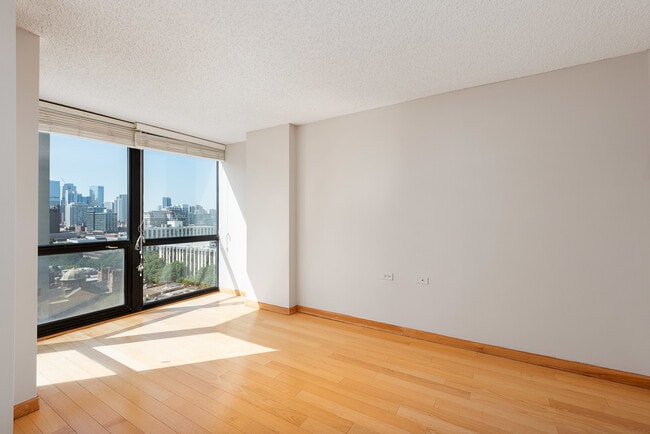 Building Photo - 1122 N Clark St