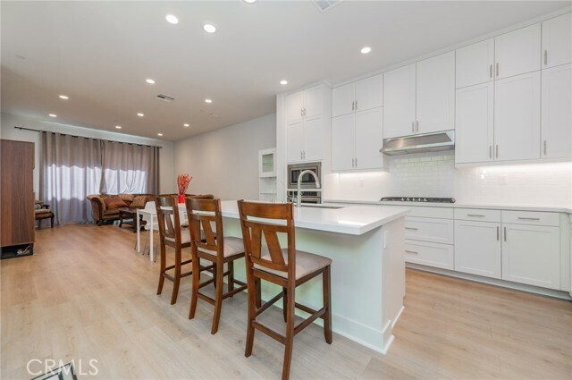 Building Photo - 119 Novel