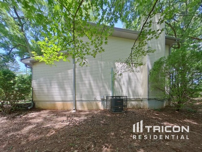 Building Photo - 531 Shefield Ct