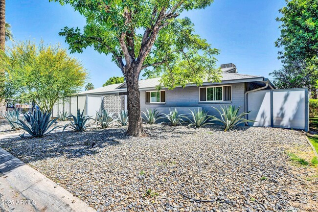 Primary Photo - 6221 N 13th Pl