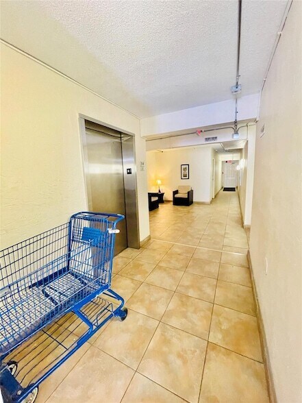 Building Photo - 257 S Cypress Rd