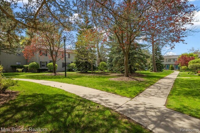 Building Photo - 1652 Graefield Rd