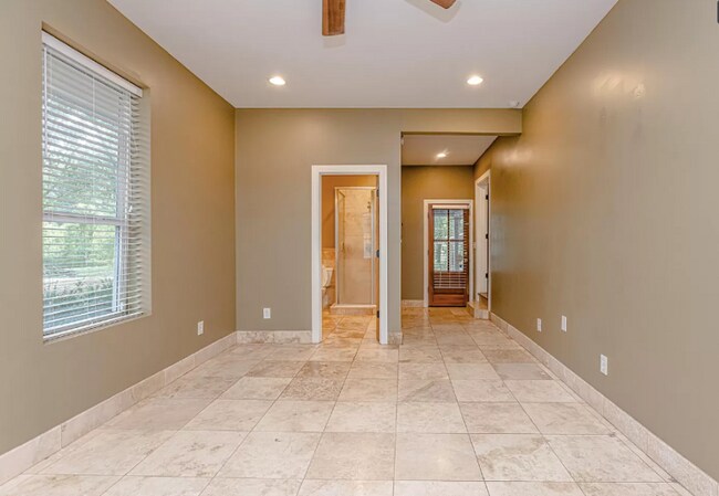 Building Photo - 4309 Forest Park Dr